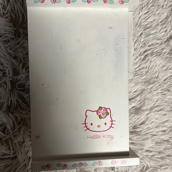 hello kitty box! - Picture 4 of 7